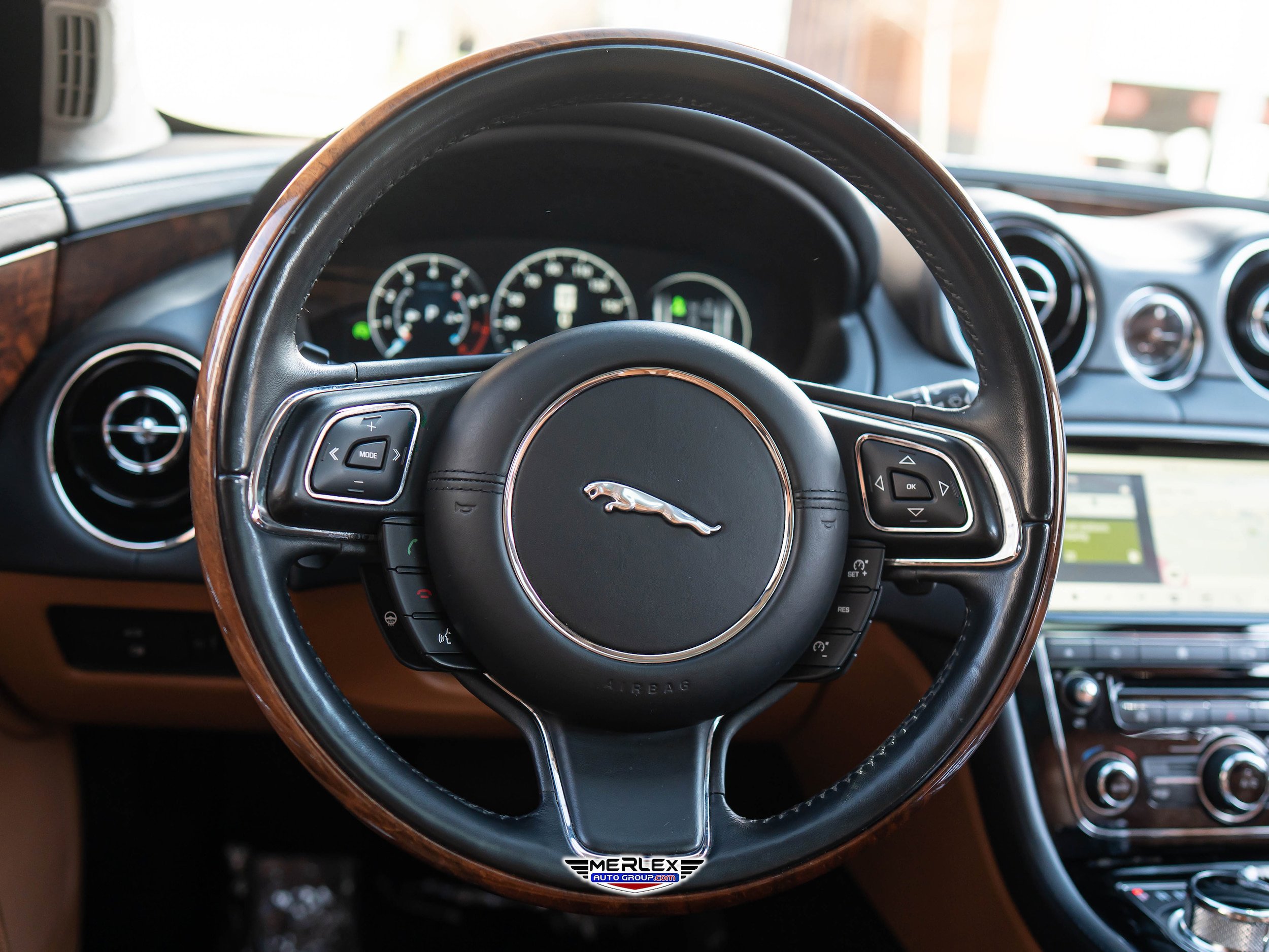 Used 2018 Jaguar XJ L Portfolio image 24