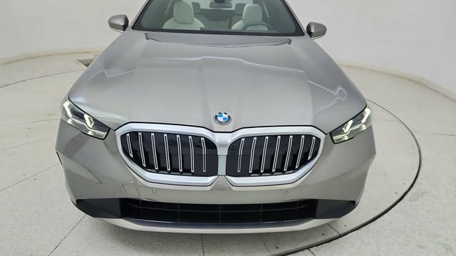 Used 2025 BMW 530i RWD image 9