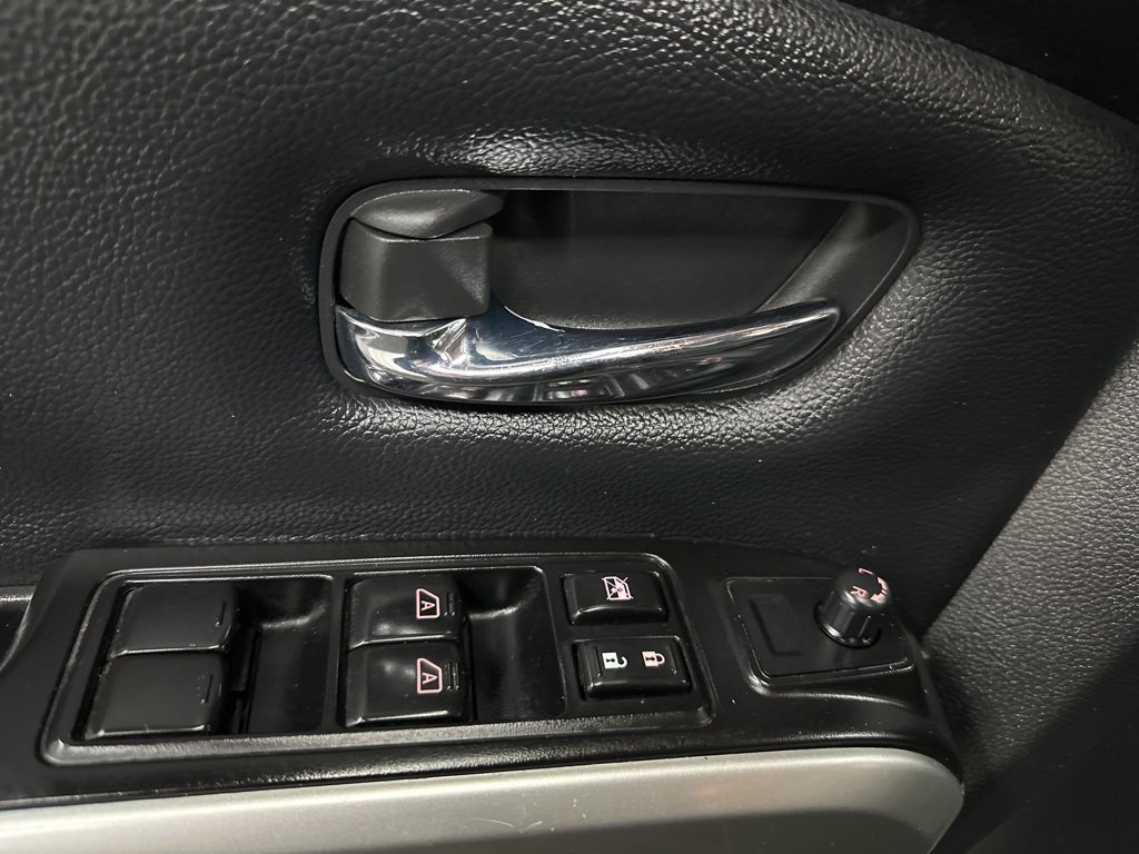 Used 2017 Nissan Titan SV image 18
