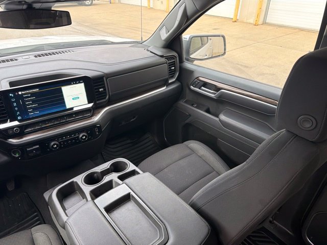 Used 2025 Chevrolet Silverado 1500 LT AWD/4WD image 18
