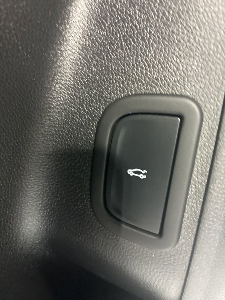Used 2026 Chevrolet Traverse RS FWD image 18