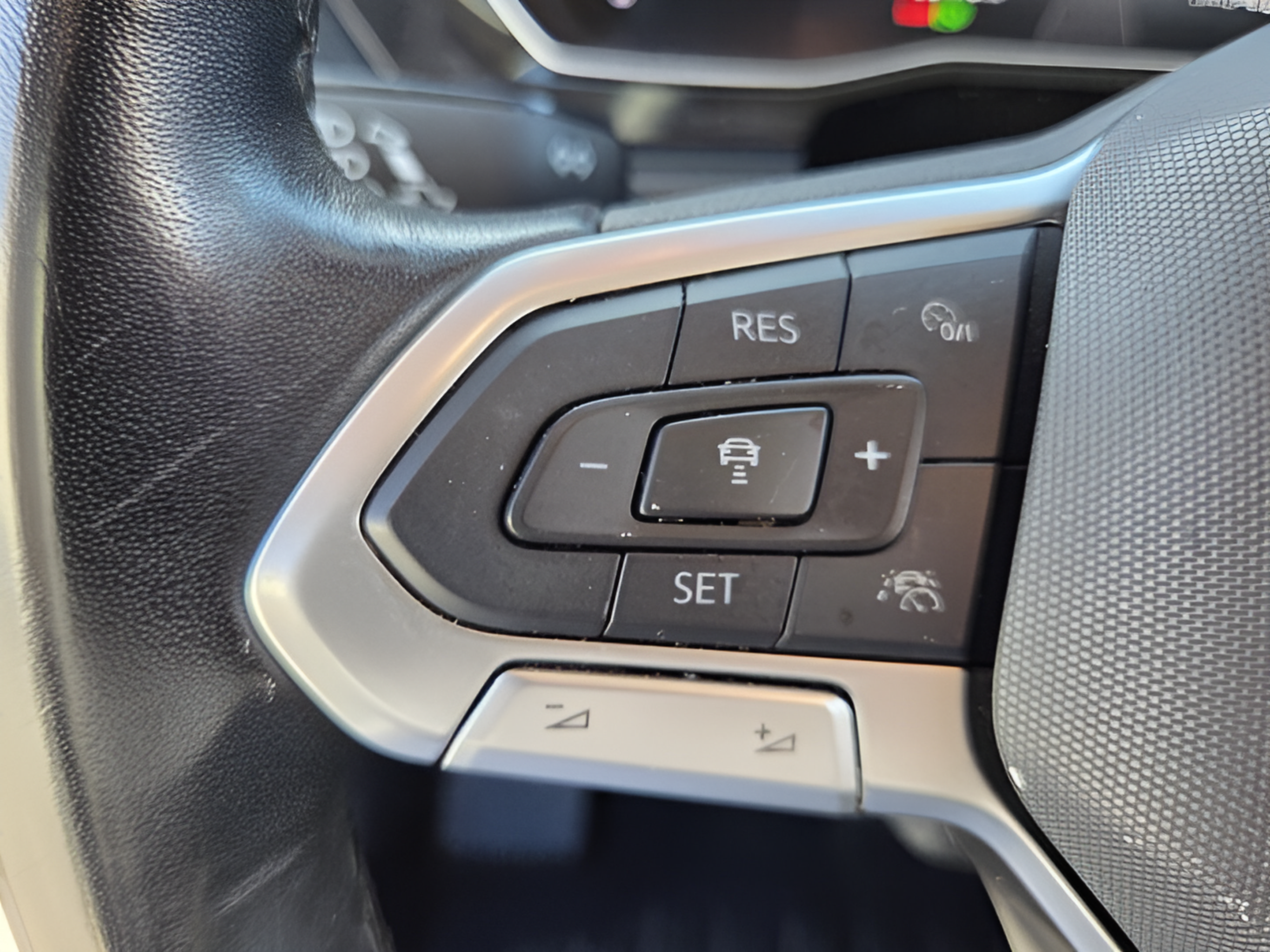 Used 2024 Volkswagen Jetta SE FWD image 24