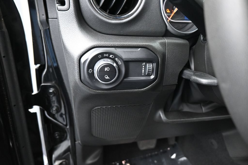 Used 2023 Jeep Gladiator Overland AWD/4WD image 12