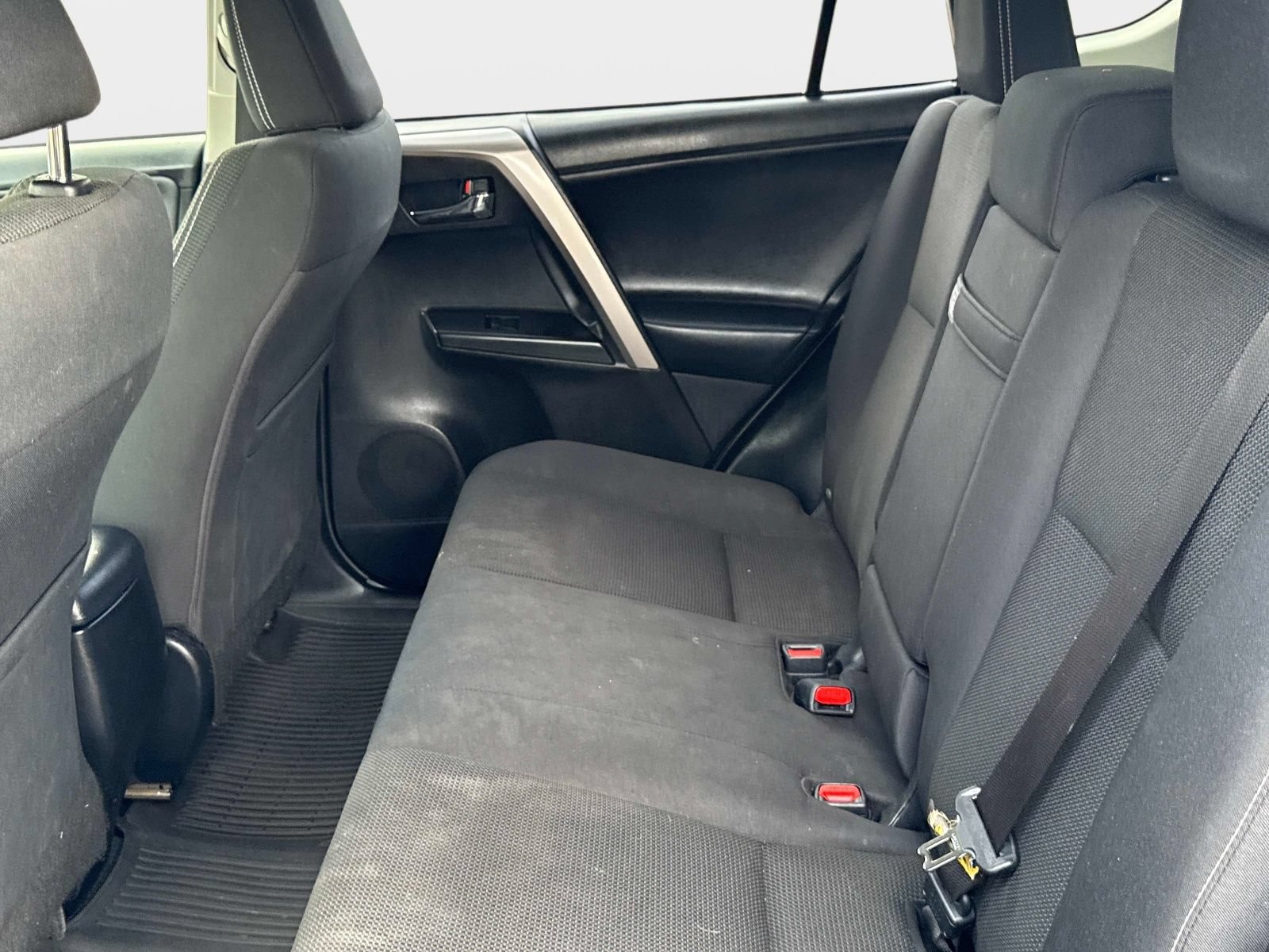 Used 2016 Toyota RAV4 XLE AWD/4WD image 12