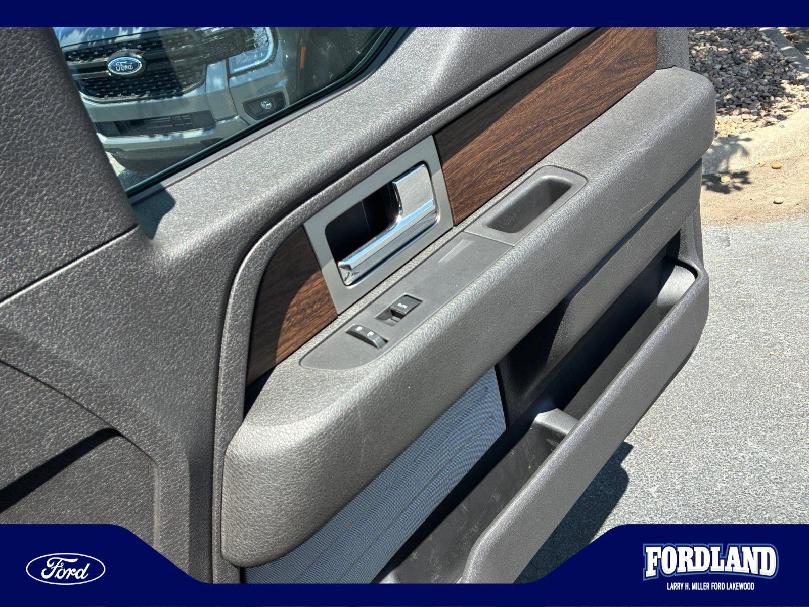 Used 2013 Ford F150 Lariat w/ Lariat Chrome Pkg AWD/4WD image 16