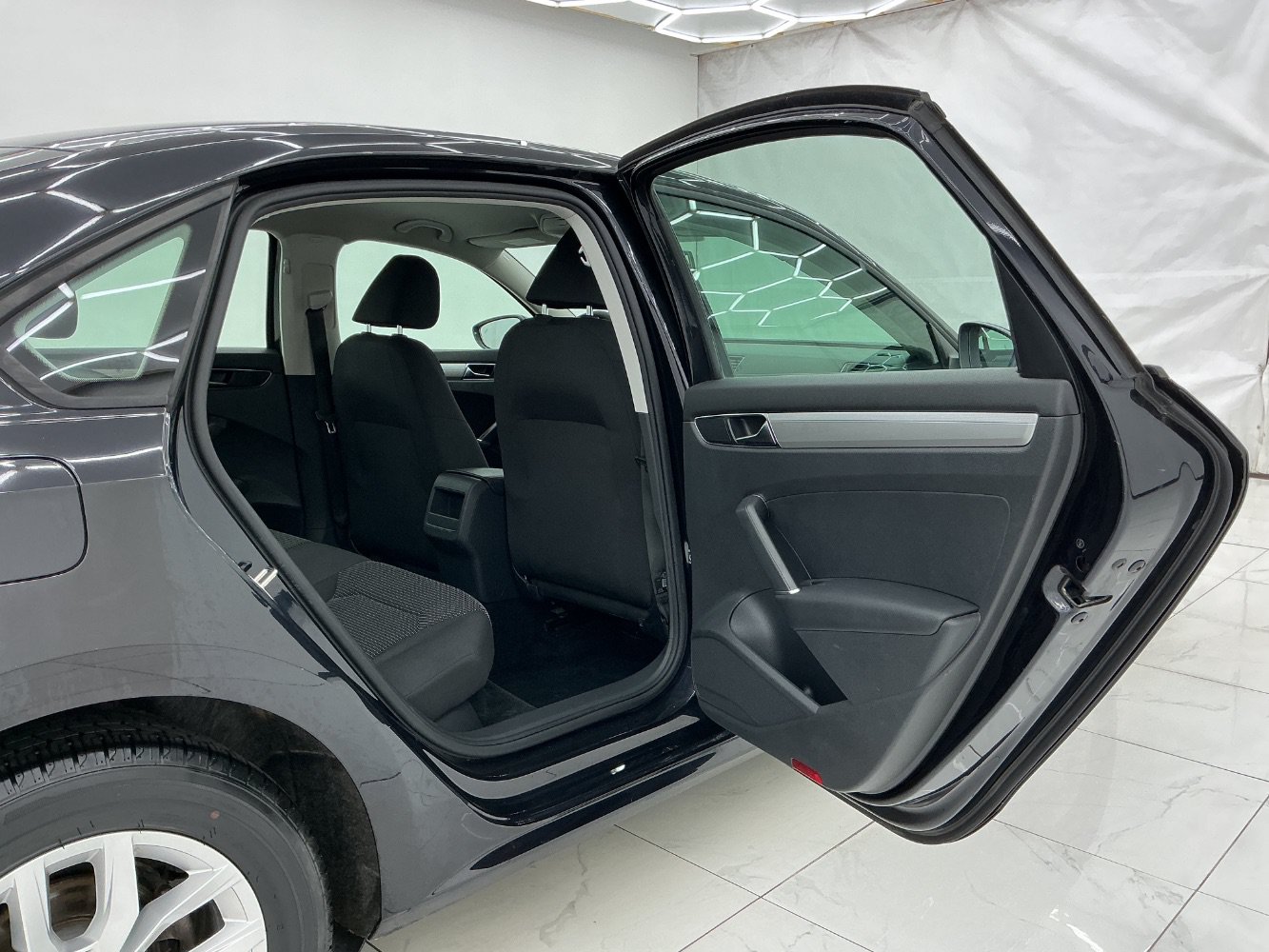 Used 2018 Volkswagen Passat 2.0T S w/ Driver Assistance Package FWD image 23