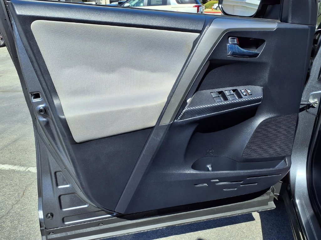 Used 2015 Toyota RAV4 XLE FWD image 15