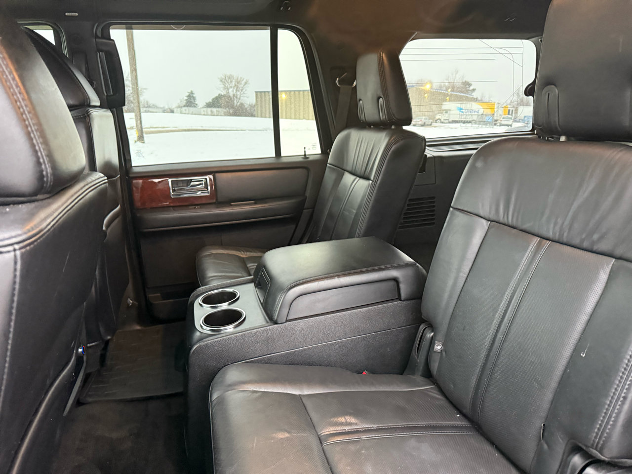 Used 2016 Lincoln Navigator Select image 24