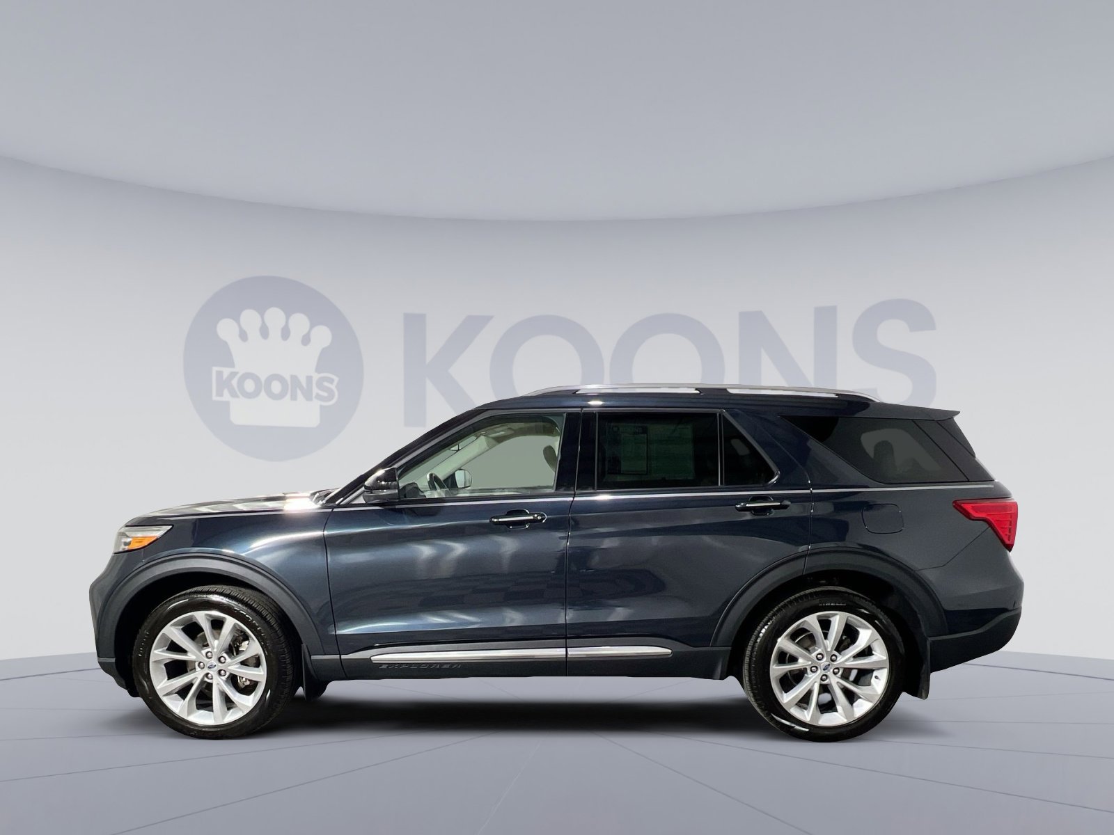Used 2023 Ford Explorer Platinum w/ Technology Package image 2
