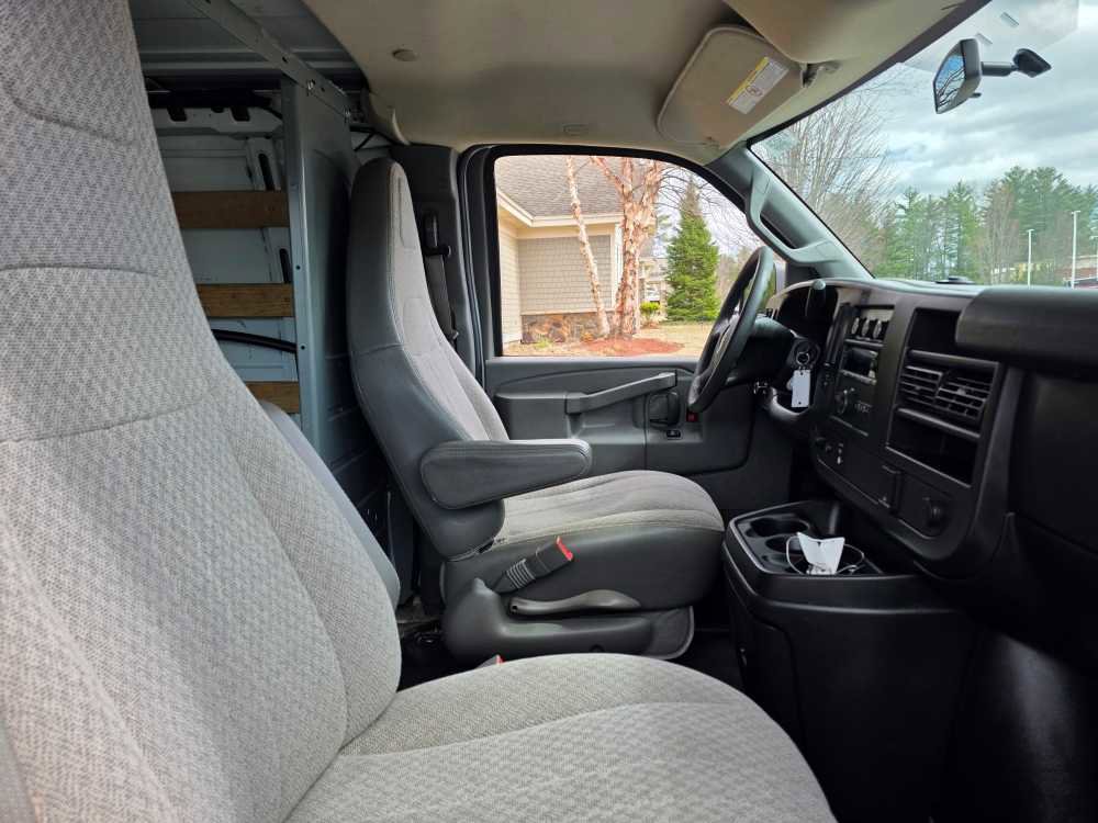 Used 2017 GMC Savana 2500 image 39