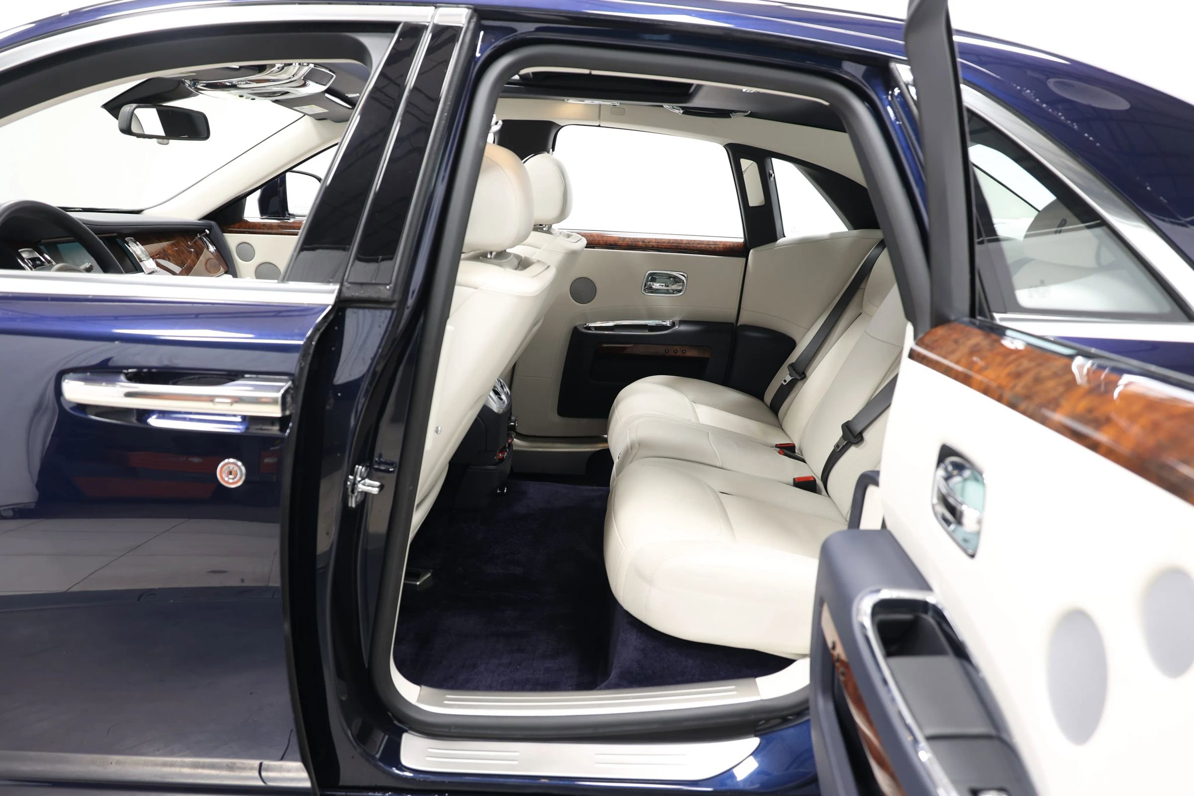 Used 2015 Rolls-Royce Ghost image 61