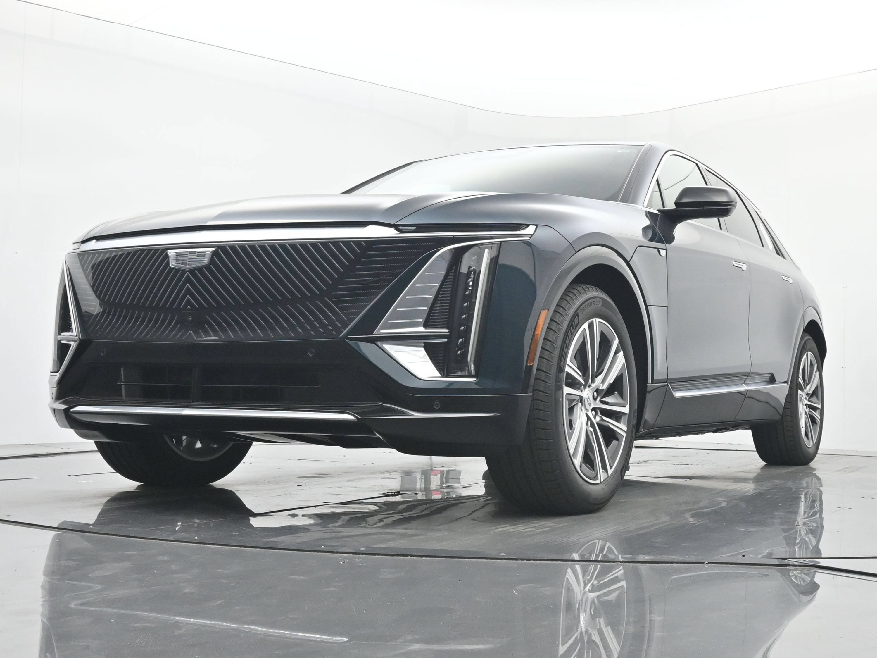 New 2026 Cadillac Lyriq Luxury w/ LPO, Floor Liner Package AWD/4WD image 15