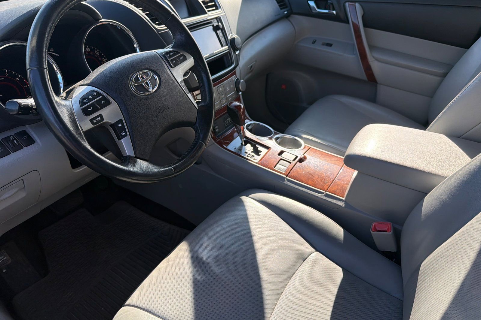 Used 2013 Toyota Highlander Limited image 7