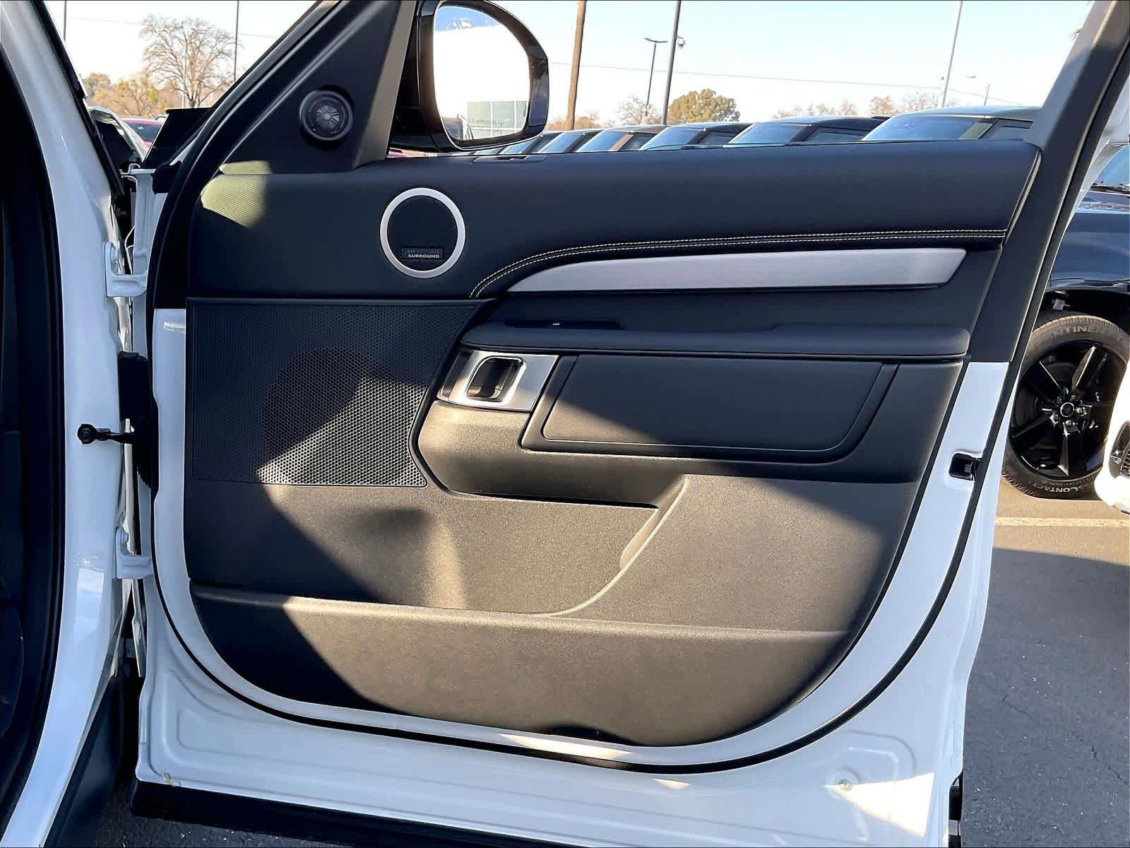 New 2026 Land Rover Discovery Limited Edition AWD/4WD image 30