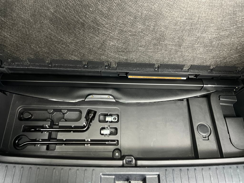 Used 2023 Toyota Highlander LE image 29