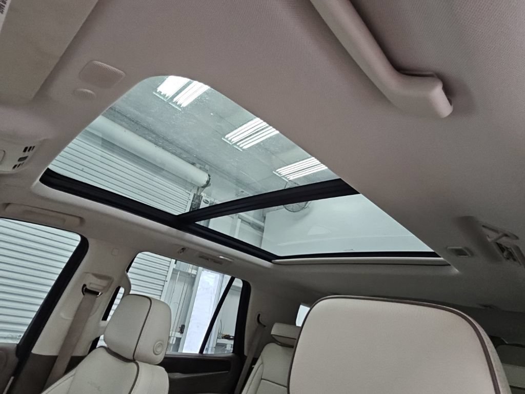 Used 2022 GMC Yukon Denali w/ Advanced Technology Package RWD image 32