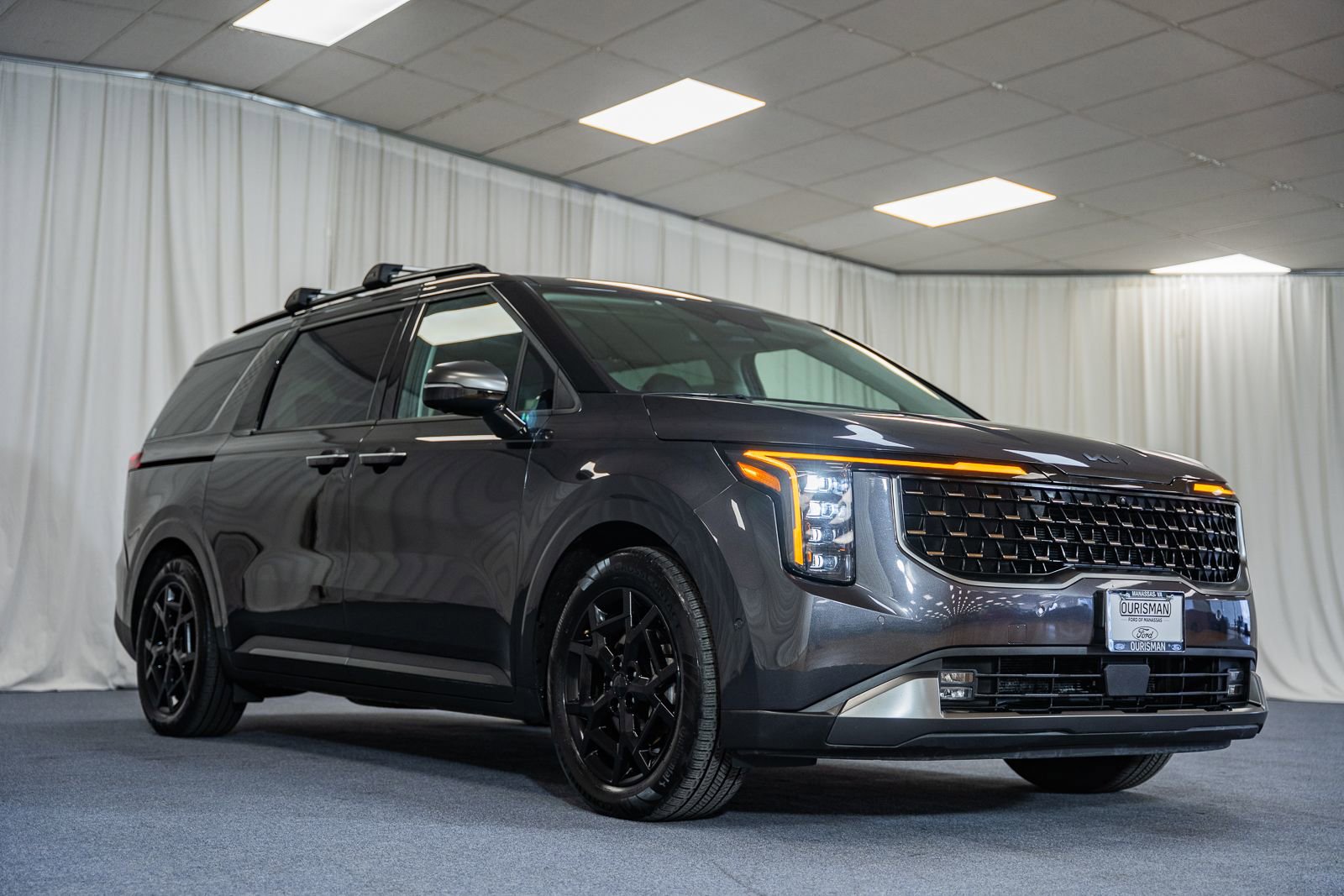 Used 2025 Kia Carnival SX Prestige image 1