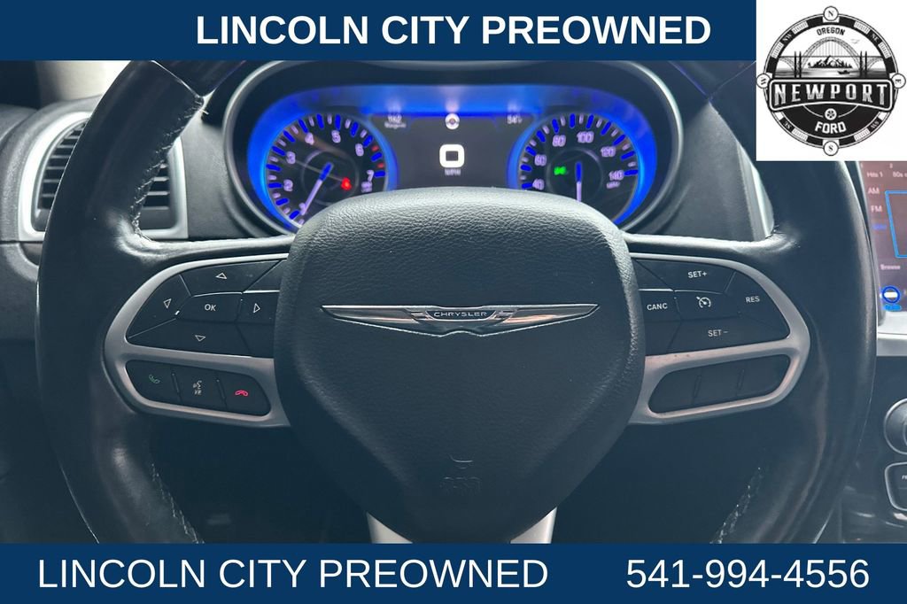 Used 2018 Chrysler 300 Limited image 21