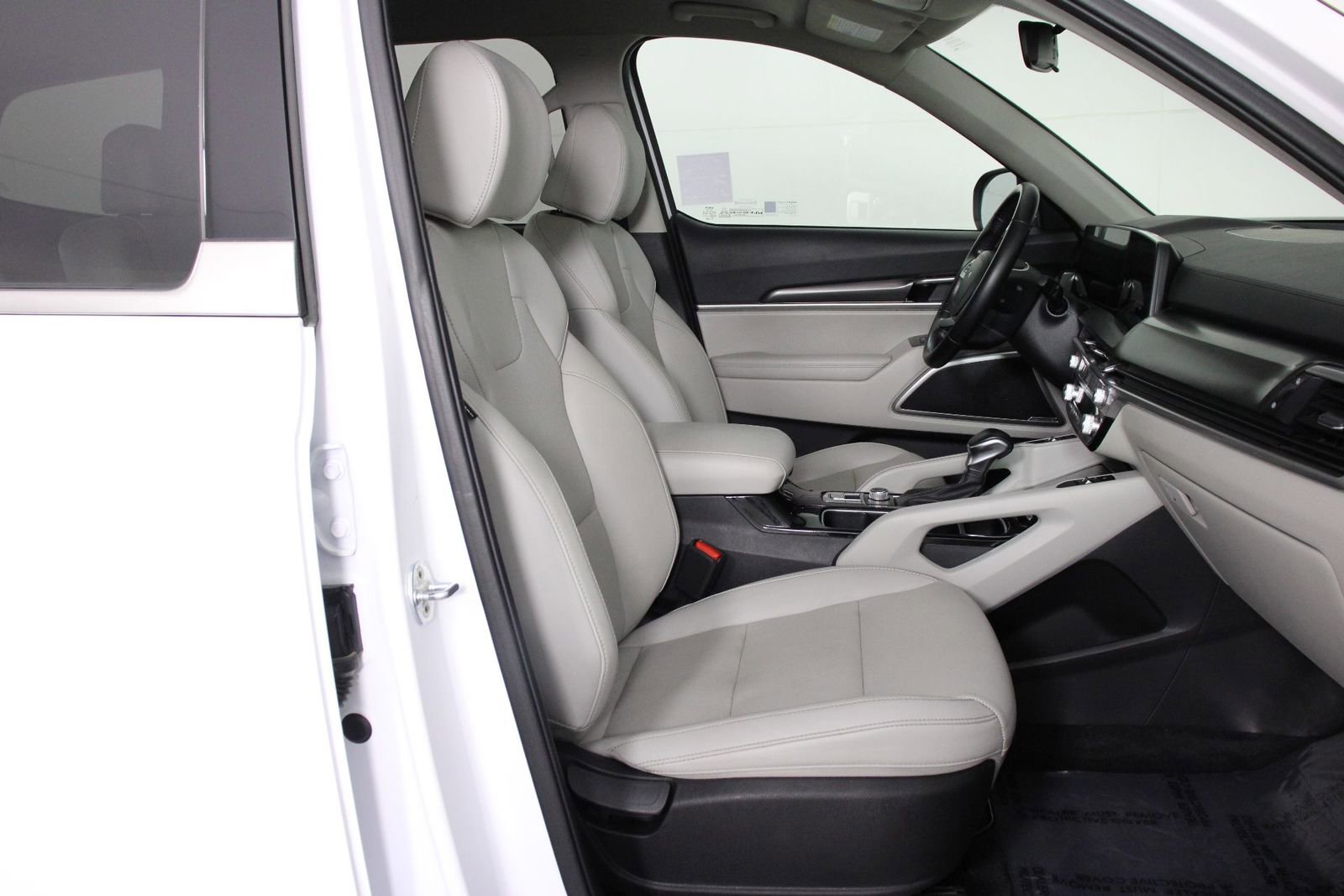 Used 2023 Kia Telluride S image 27