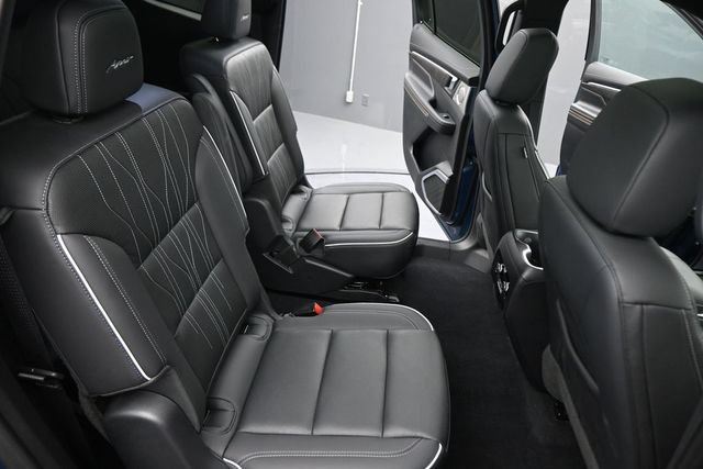 Used 2025 Buick Enclave Avenir AWD/4WD image 16