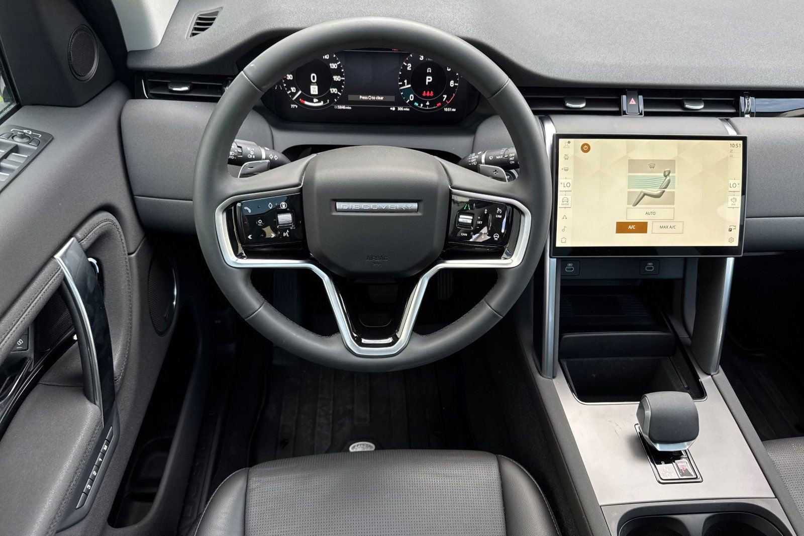 Used 2024 Land Rover Discovery Sport S image 17