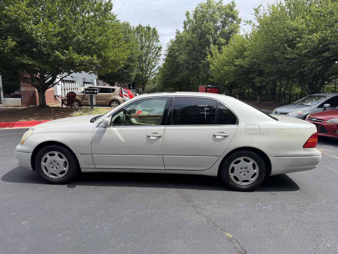 Used 2001 Lexus LS 430 RWD image 2