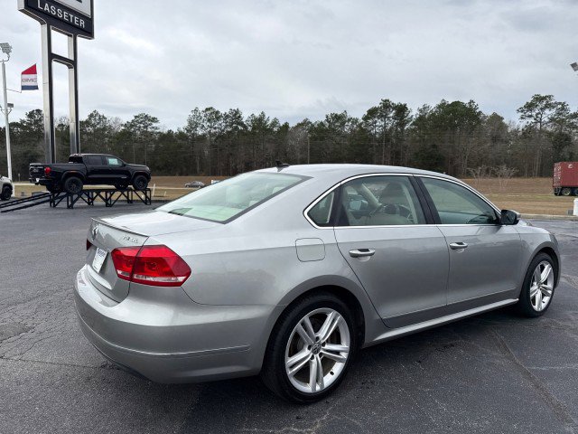 Used 2013 Volkswagen Passat TDI SEL Premium image 3