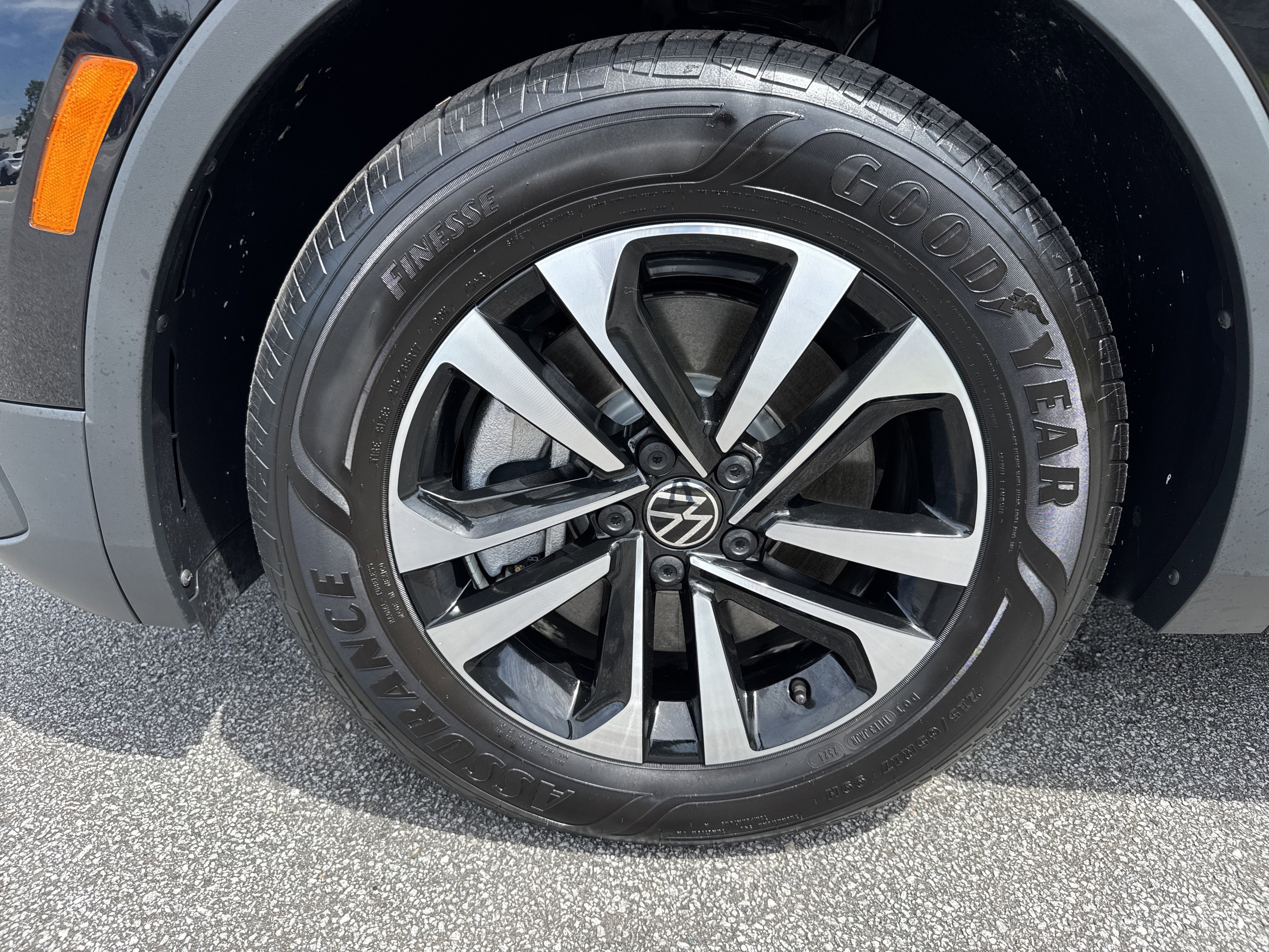 Used 2024 Volkswagen Tiguan S FWD image 13