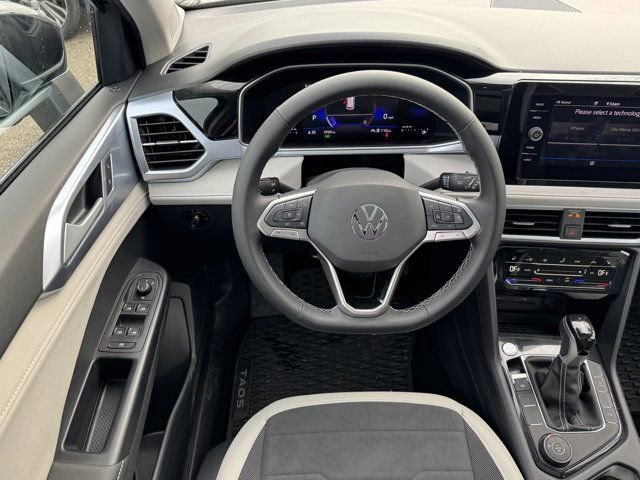 Used 2025 Volkswagen Taos SE w/ Panoramic Sunroof Package AWD/4WD image 14