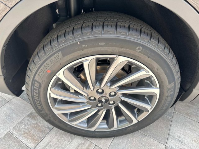 New 2025 Lincoln Corsair Reserve w/ Equipment Group 202A image 30