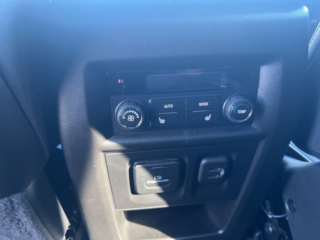 Used 2023 Chevrolet Traverse Premier image 24