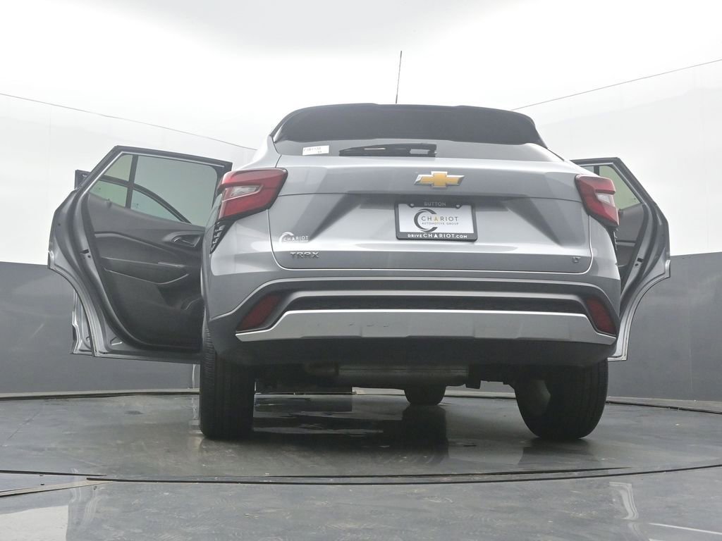 Used 2025 Chevrolet Trax LT w/ LT Convenience Package FWD image 58