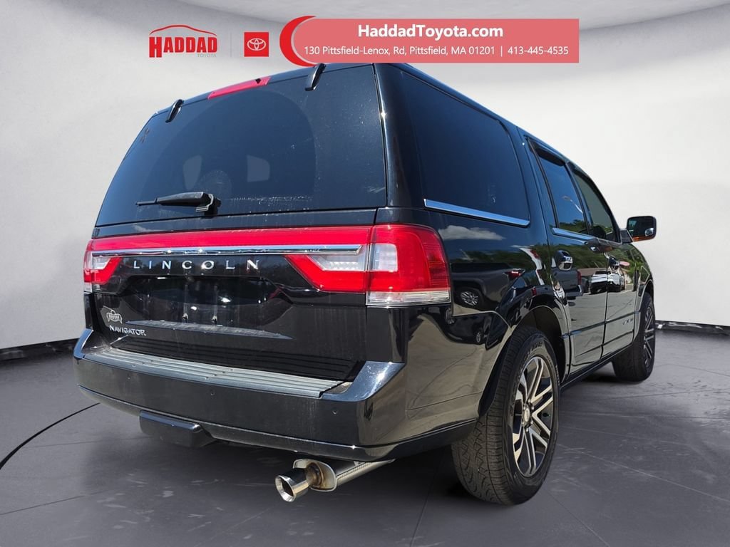 Used 2017 Lincoln Navigator Reserve AWD/4WD image 6