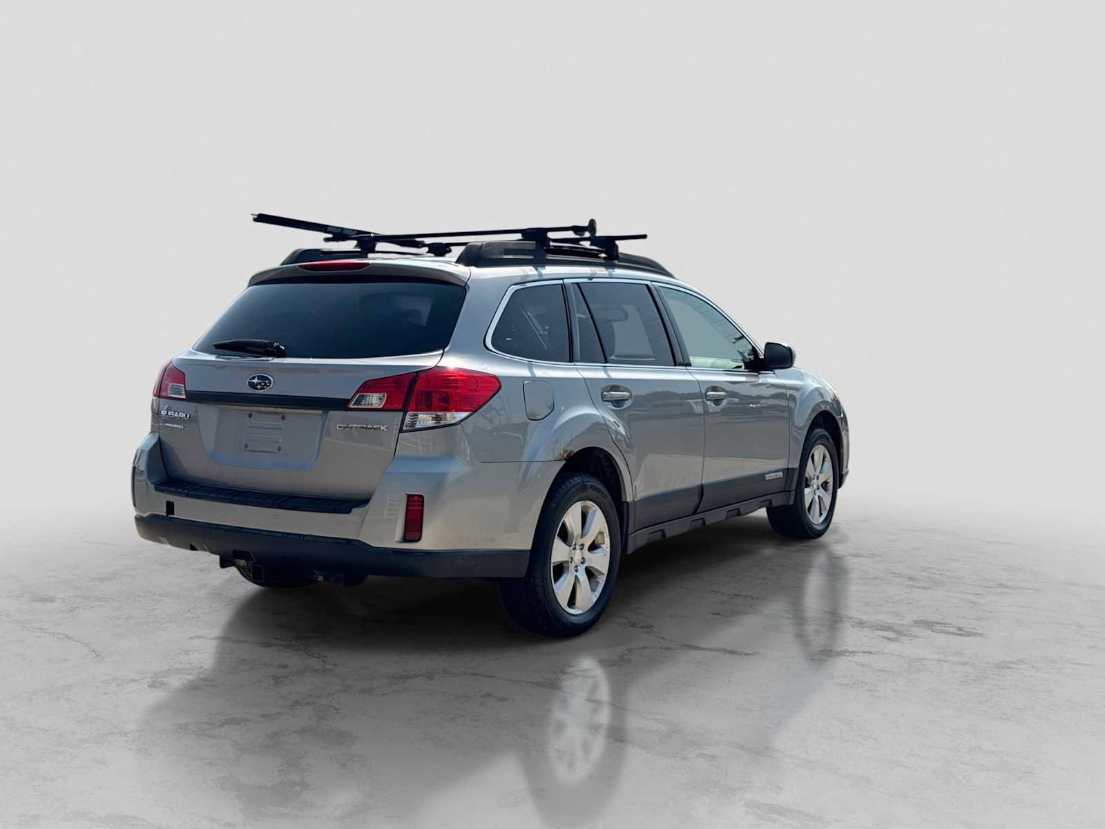 Used 2010 Subaru Outback 2.5i Premium AWD/4WD image 6