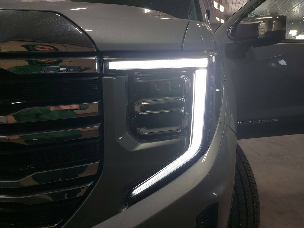New 2025 GMC Sierra 1500 SLT w/ SLT Premium Plus Package AWD/4WD image 32