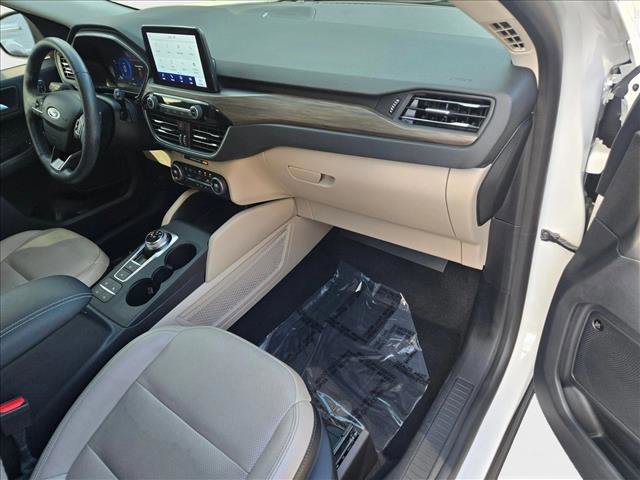 Used 2020 Ford Escape Titanium image 19