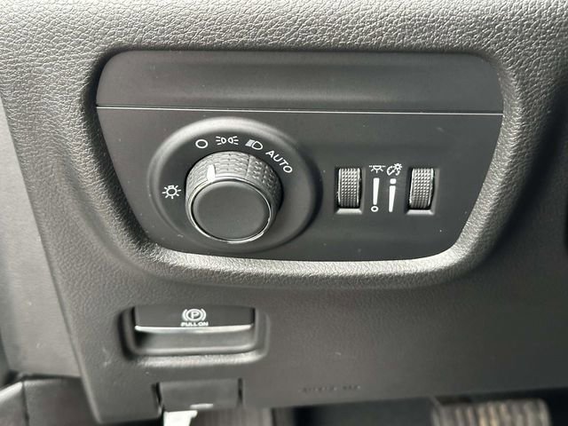 Certified 2024 Jeep Grand Cherokee Laredo X image 27