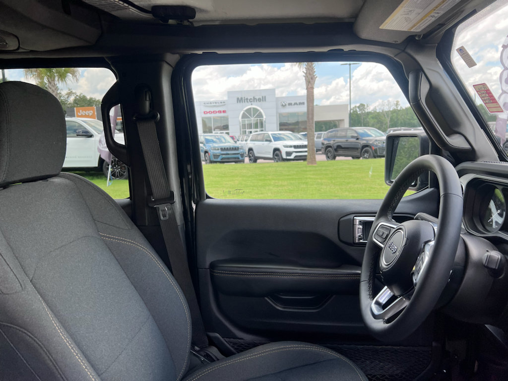 Certified 2025 Jeep Wrangler Unlimited Sahara AWD/4WD image 13