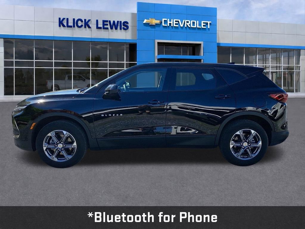 Used 2025 Chevrolet Blazer LT FWD image 4