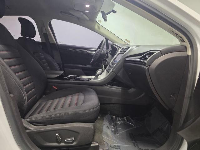 Used 2016 Ford Fusion SE FWD image 29
