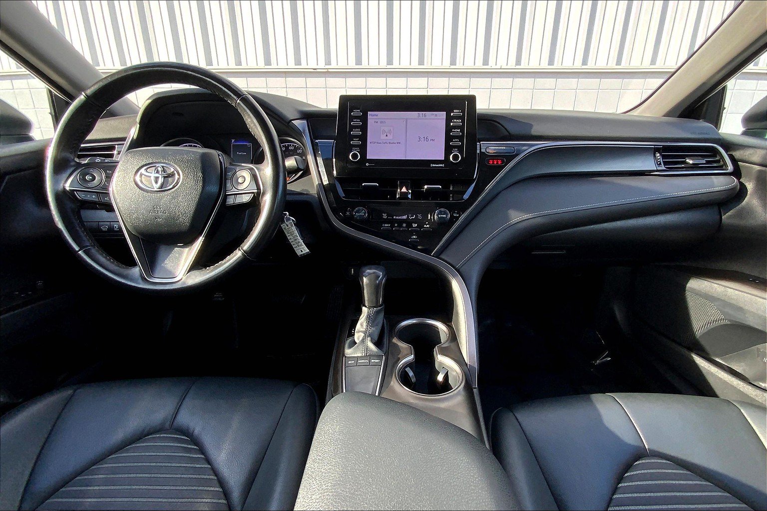 Used 2022 Toyota Camry SE FWD image 19