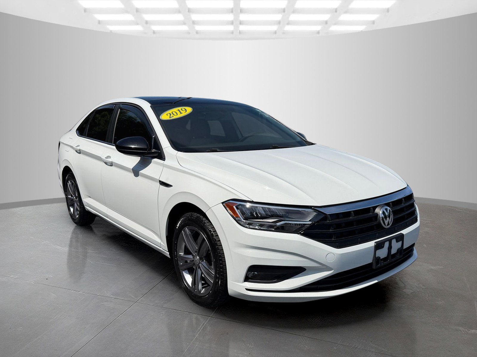 Used 2019 Volkswagen Jetta R-Line w/ R-Line Cold Weather Package FWD image 5