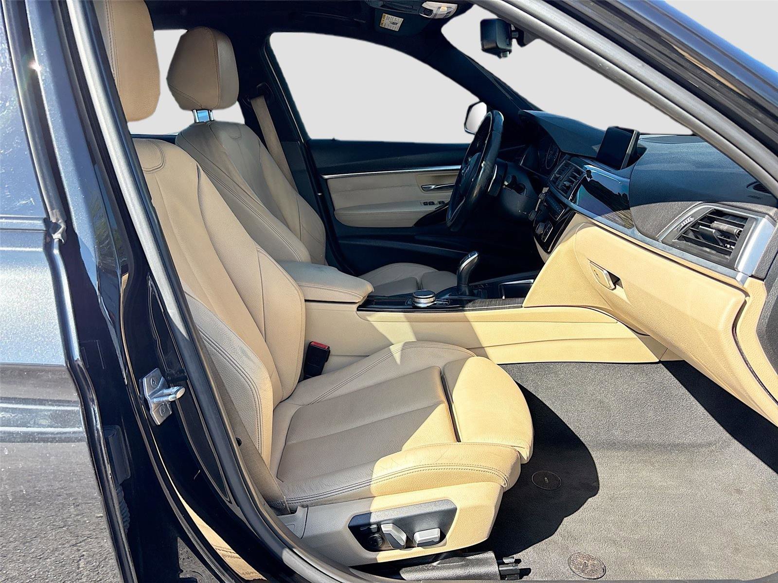 Used 2017 BMW 330i Sedan image 32