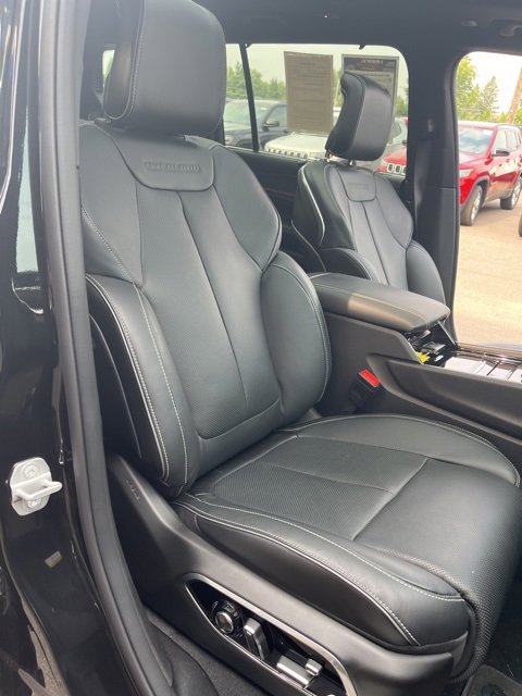 Used 2024 Jeep Grand Cherokee L Overland w/ Luxury Tech Group IV image 21