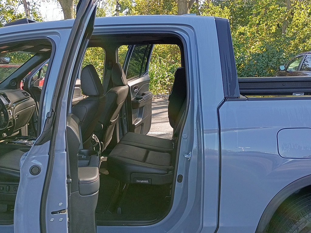 Used 2023 Honda Ridgeline Black Edition image 13