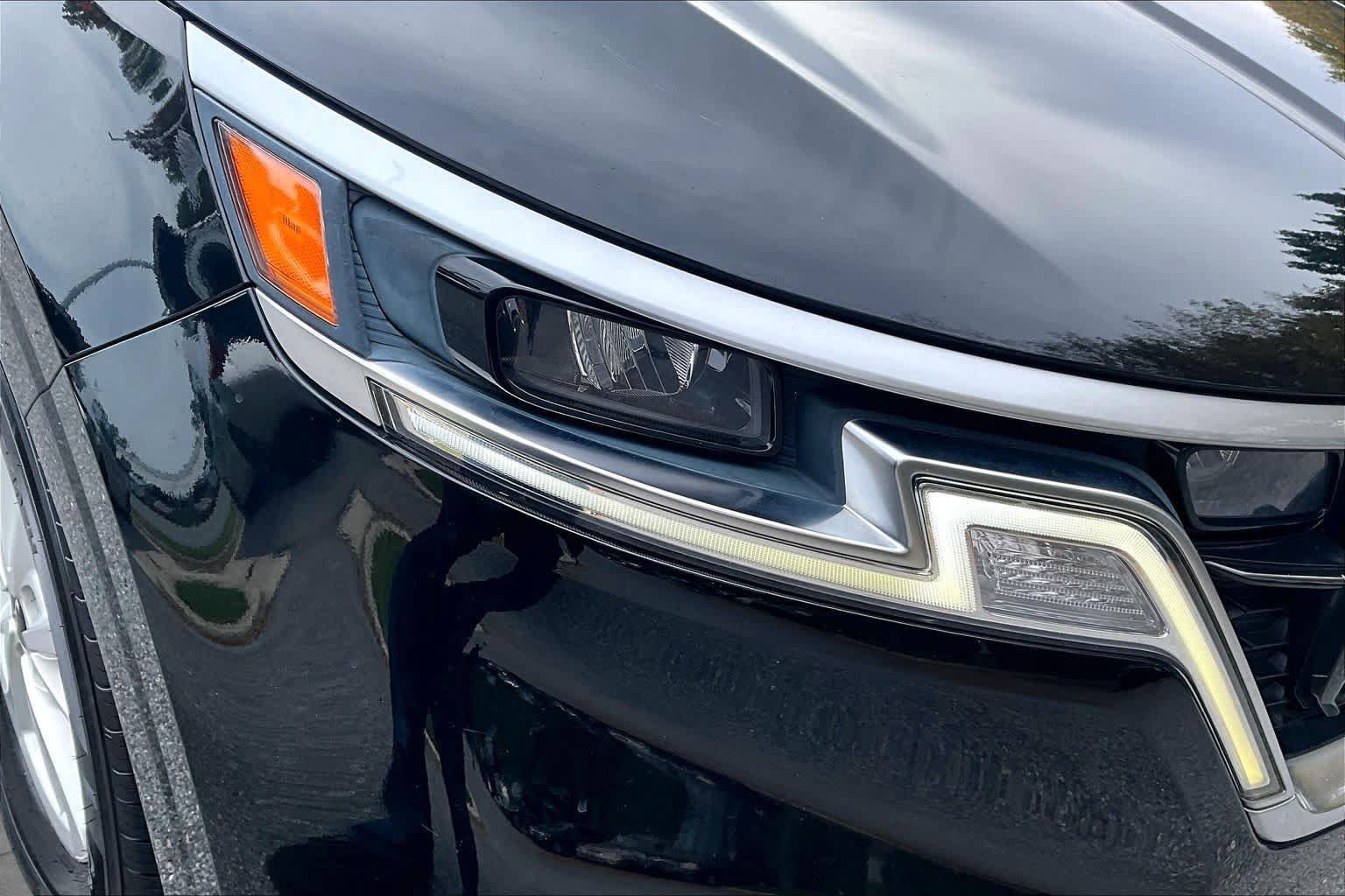 Used 2022 Kia Carnival LX FWD image 26