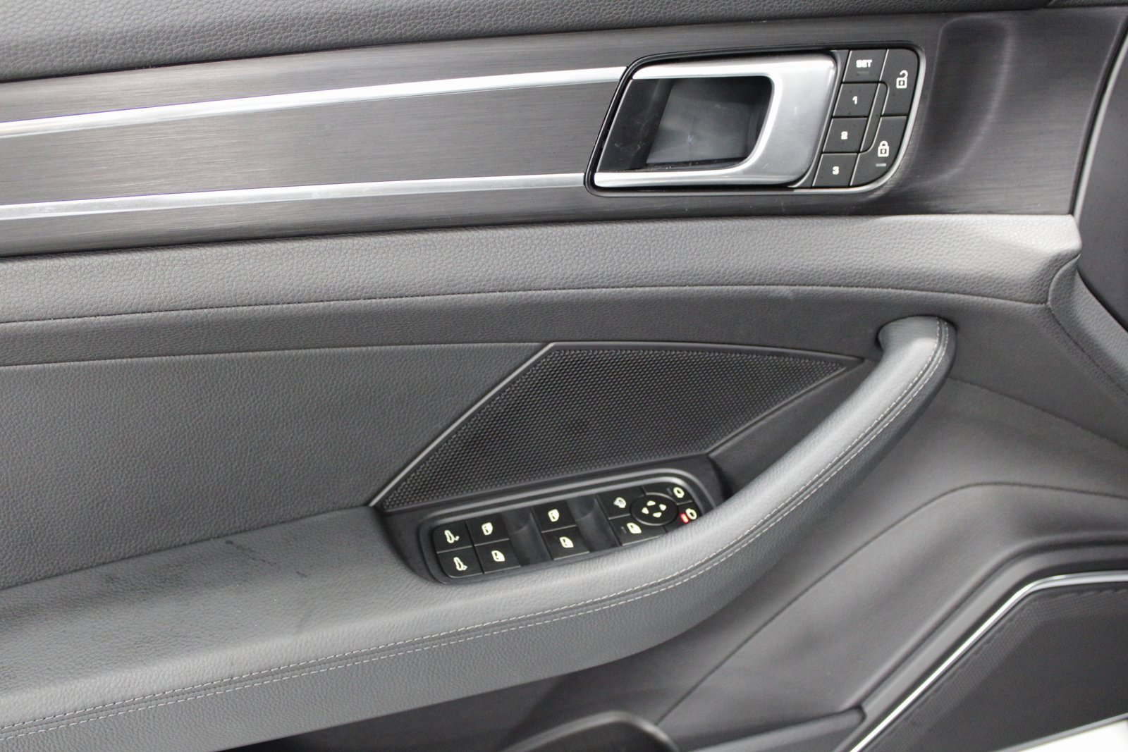 Certified 2023 Porsche Panamera 4 Platinum Edition w/ Assistance Package image 26