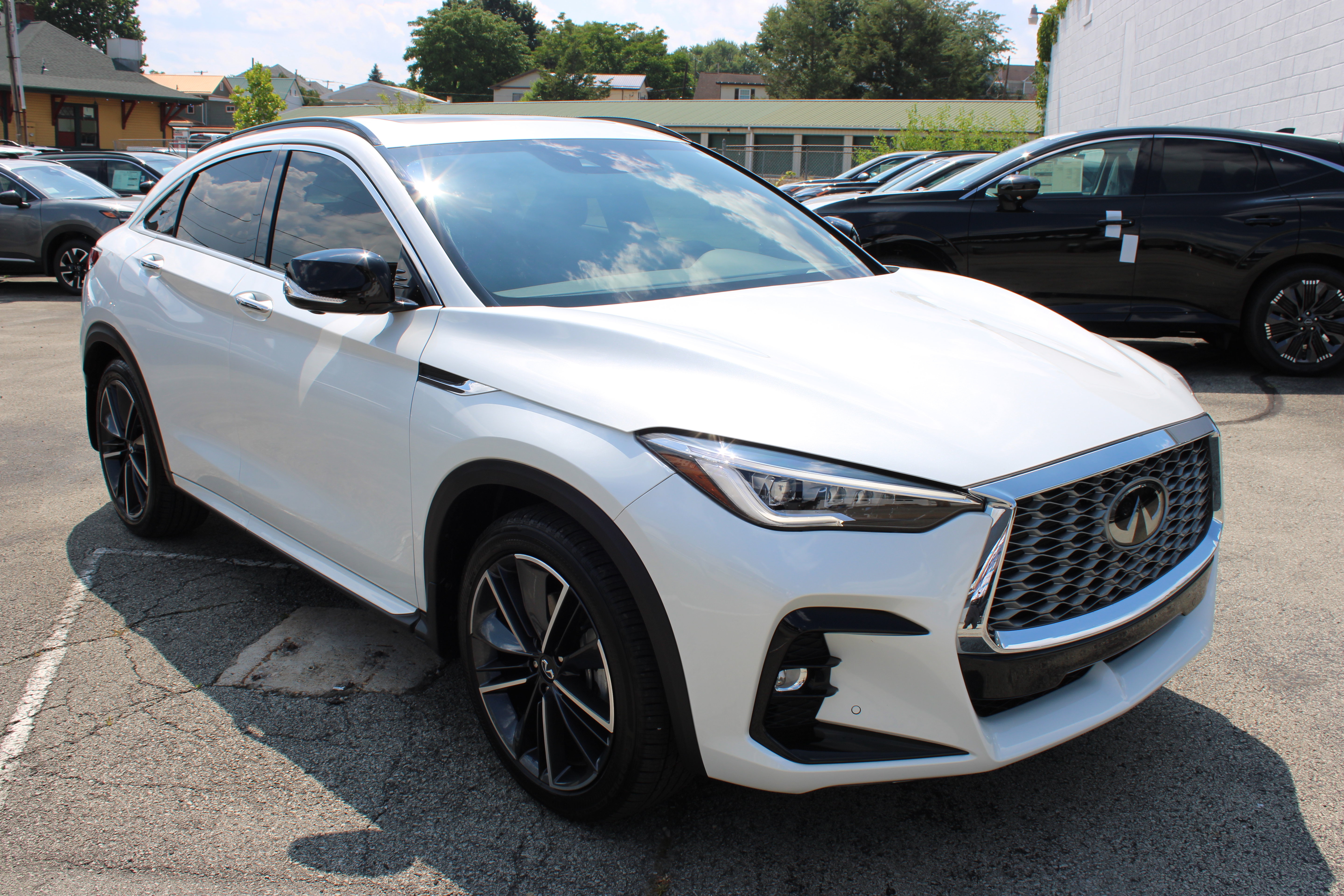 Used 2023 INFINITI QX55 Sensory w/ Lighting Package AWD/4WD image 9