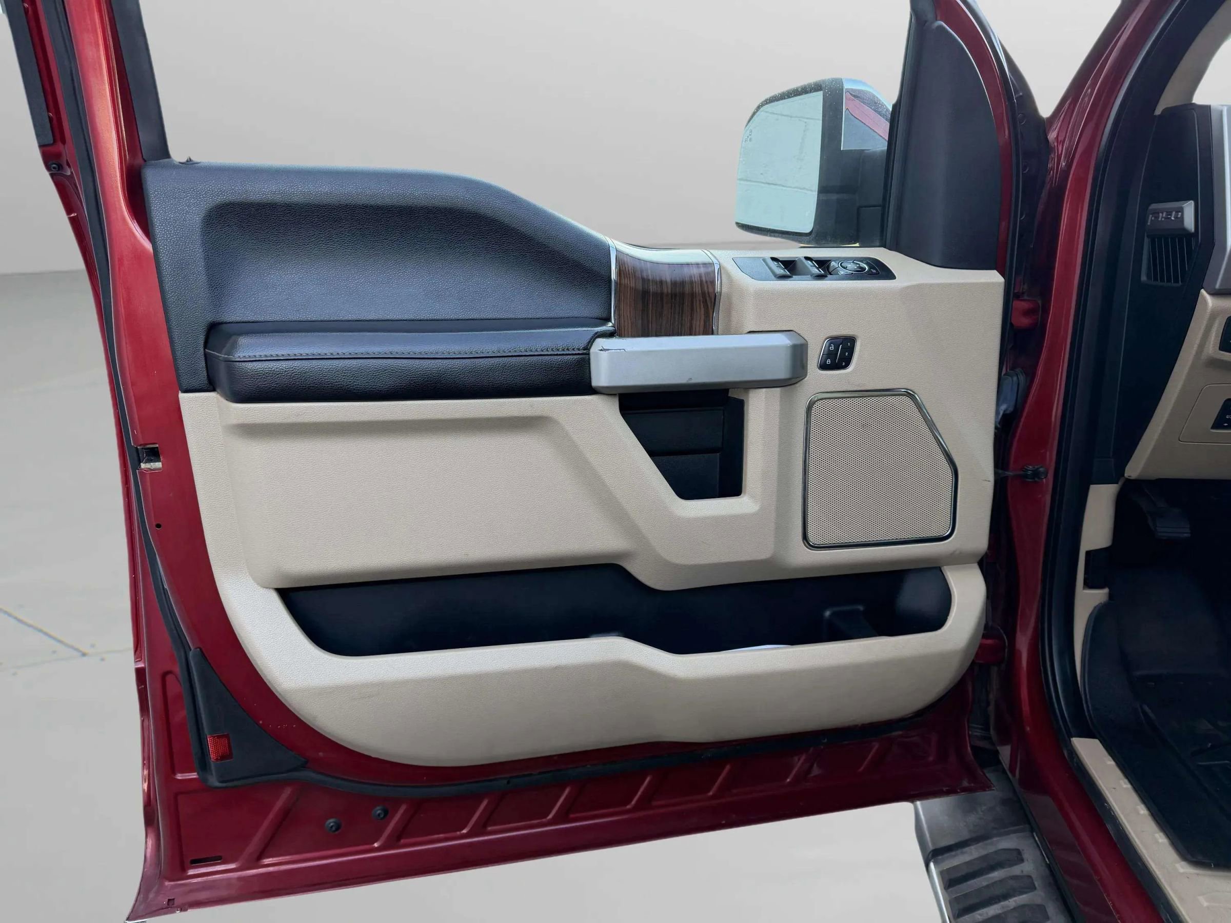 Used 2017 Ford F150 Lariat w/ Equipment Group 502A Luxury image 12