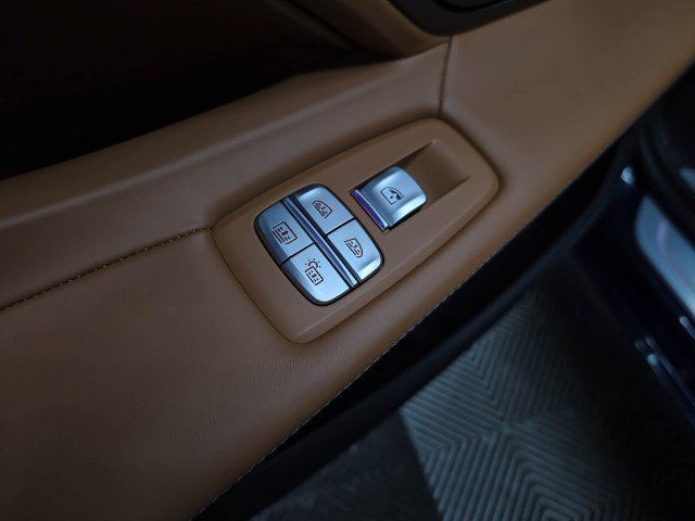 Used 2022 BMW 740i xDrive w/ Premium Package AWD/4WD image 18